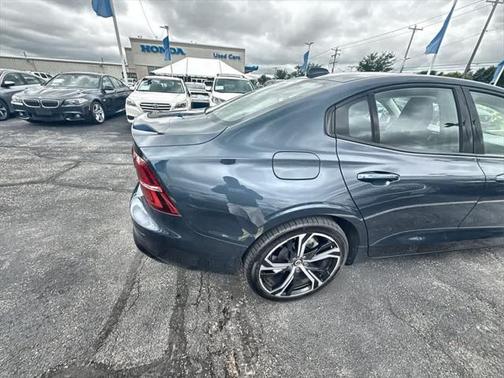 2024 Volvo S60 B5 Core Dark Theme