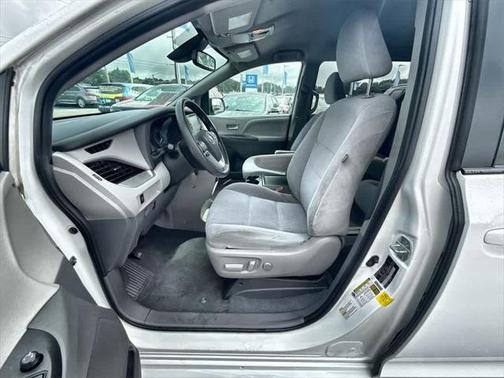 2020 Toyota Sienna LE