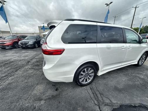 2020 Toyota Sienna LE