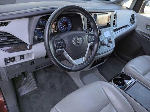 2016 Toyota Sienna XLE