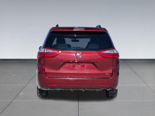 2016 Toyota Sienna XLE