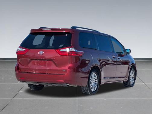 2016 Toyota Sienna XLE
