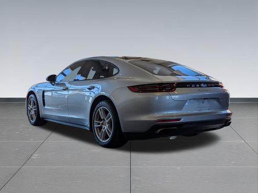 2017 Porsche Panamera 4