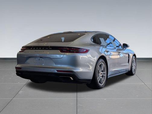 2017 Porsche Panamera 4