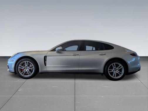 2017 Porsche Panamera 4