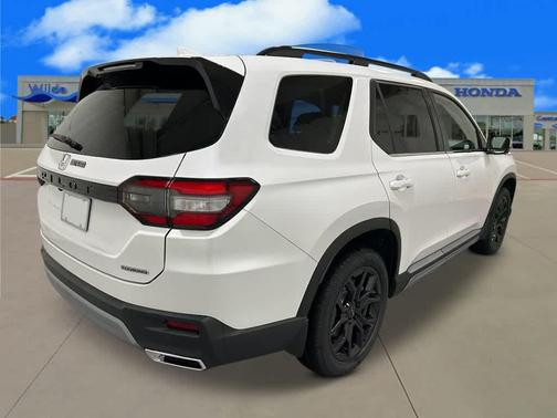2025 Honda Pilot Touring 8-Passenger
