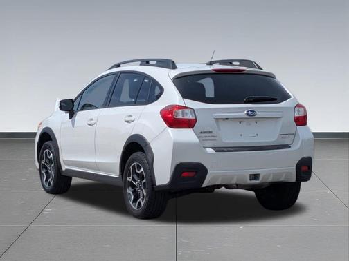 Crystal White Pearl 2017 Subaru Crosstrek 2.0i Premium