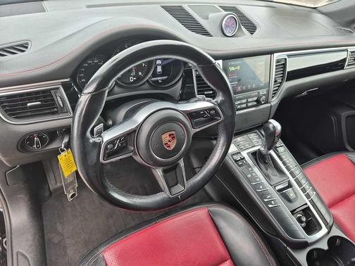 Black 2018 Porsche Macan Macan