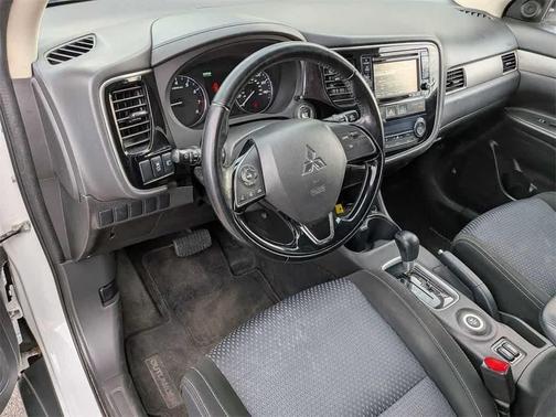 2016 Mitsubishi Outlander SE