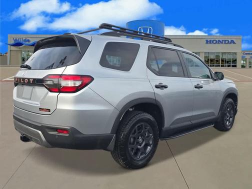Solar Silver Metallic 2026 Honda Pilot TrailSport