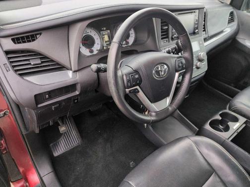 2018 Toyota Sienna SE