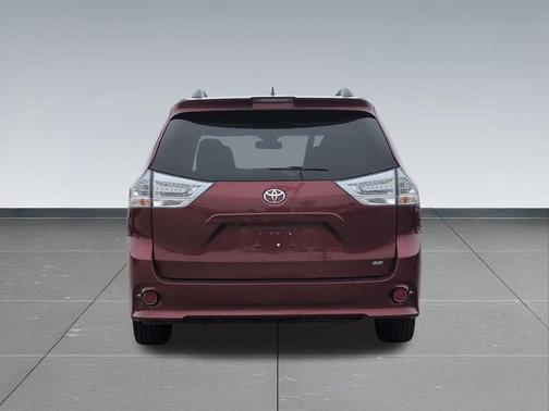 2018 Toyota Sienna SE