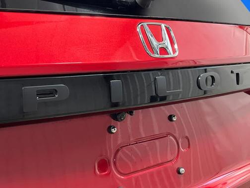 Radiant Red Metallic II 2026 Honda Pilot Black Edition