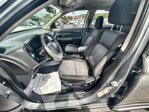 2020 Mitsubishi Outlander ES