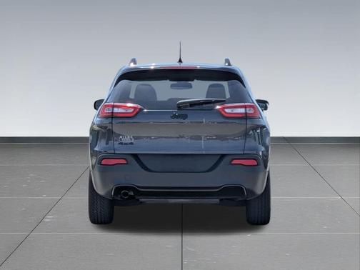 Granite Crystal Metallic Clearcoat 2016 Jeep Cherokee Altitude
