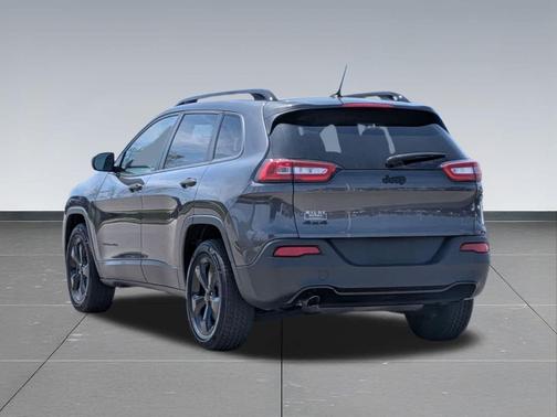 Granite Crystal Metallic Clearcoat 2016 Jeep Cherokee Altitude