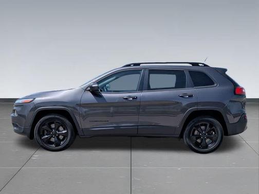 Granite Crystal Metallic Clearcoat 2016 Jeep Cherokee Altitude