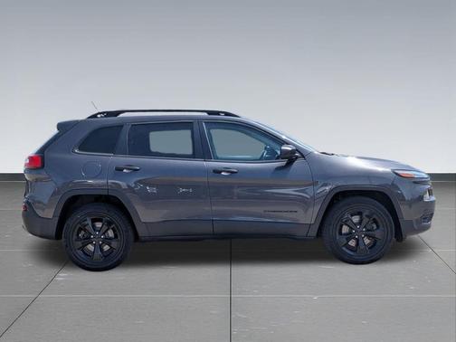 Granite Crystal Metallic Clearcoat 2016 Jeep Cherokee Altitude