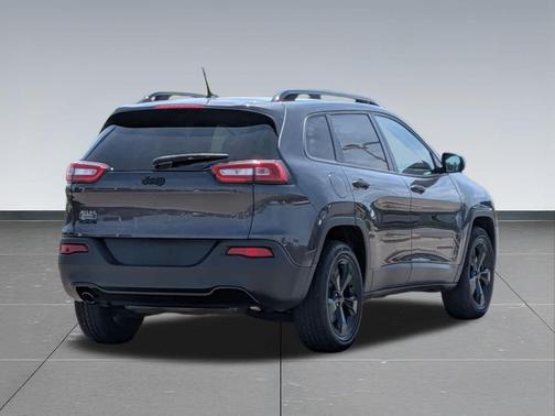 Granite Crystal Metallic Clearcoat 2016 Jeep Cherokee Altitude