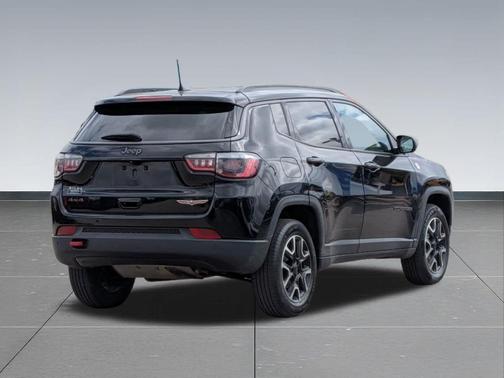 Diamond Black Crystal Pearlcoat 2021 Jeep Compass Trailhawk