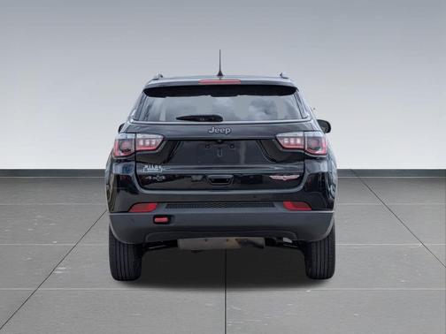 Diamond Black Crystal Pearlcoat 2021 Jeep Compass Trailhawk