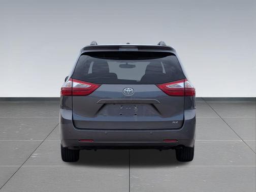Predawn Gray Mica 2017 Toyota Sienna XLE
