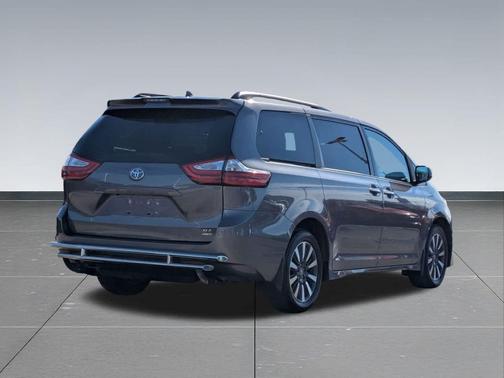 2019 Toyota Sienna XLE