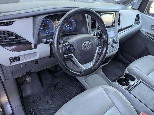 2019 Toyota Sienna XLE