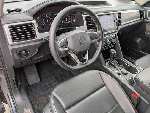 2022 Volkswagen Atlas 3.6L SE w/Technology