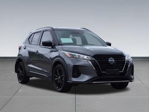 Gun Metallic 2024 Nissan Kicks SR