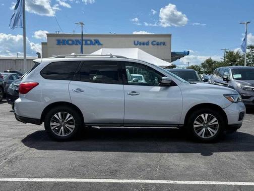 2019 Nissan Pathfinder SV