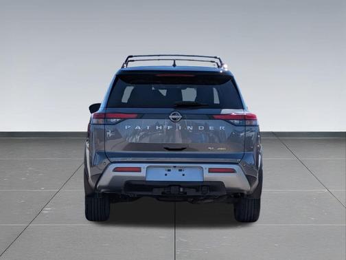 Gun Metallic/Super Black 2022 Nissan Pathfinder SL 4WD