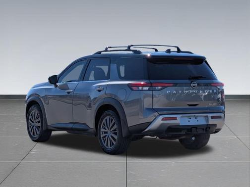 Gun Metallic/Super Black 2022 Nissan Pathfinder SL 4WD