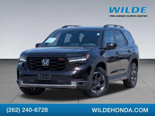 Crystal Black Pearl 2024 Honda Pilot TrailSport