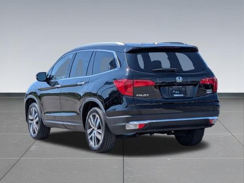 Crystal Black Pearl 2017 Honda Pilot Touring