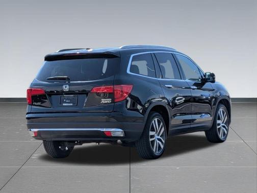 Crystal Black Pearl 2017 Honda Pilot Touring