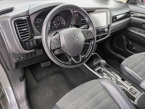 2020 Mitsubishi Outlander SE