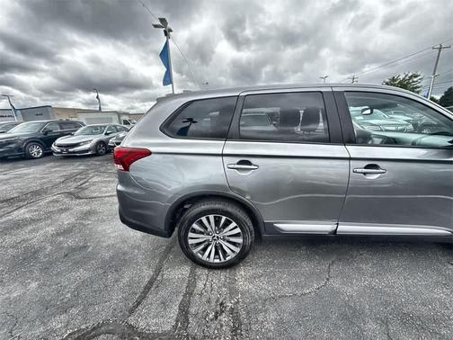 2020 Mitsubishi Outlander SE