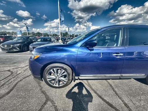 2017 Nissan Pathfinder Platinum