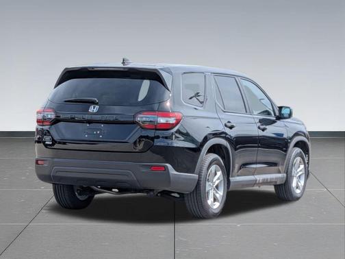 Crystal Black Pearl 2023 Honda Pilot AWD LX