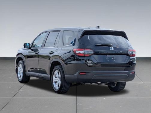 Crystal Black Pearl 2023 Honda Pilot AWD LX