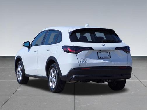 Platinum White Pearl 2023 Honda HR-V LX