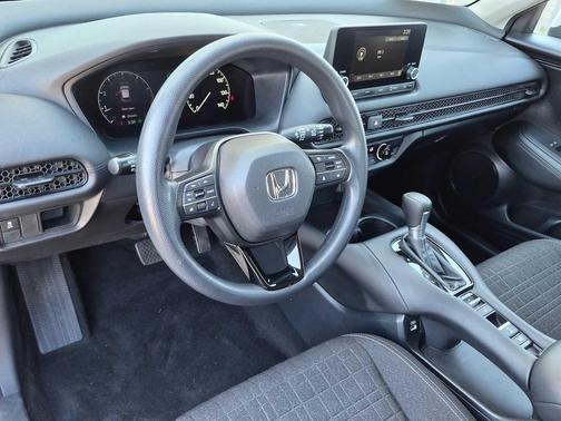 Platinum White Pearl 2023 Honda HR-V LX