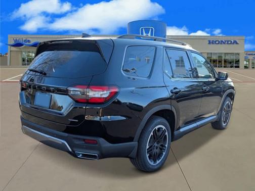 Crystal Black Pearl 2026 Honda Pilot Touring 8-Passenger