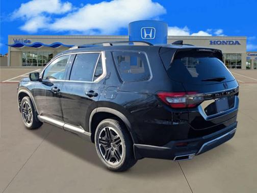 Crystal Black Pearl 2026 Honda Pilot Touring 8-Passenger