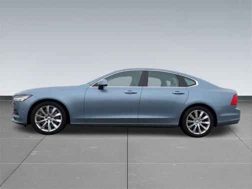 2017 Volvo S90 T6 Momentum