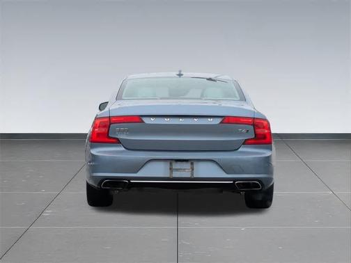 2017 Volvo S90 T6 Momentum