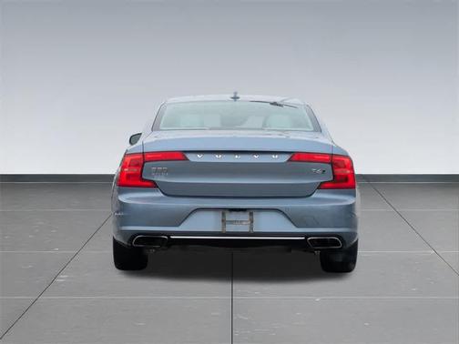 2017 Volvo S90 T6 Momentum