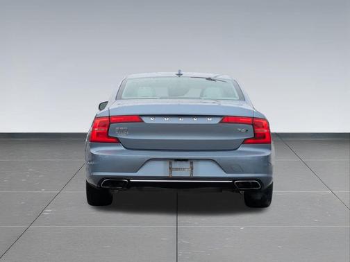 2017 Volvo S90 T6 Momentum