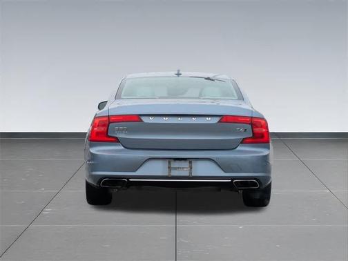 2017 Volvo S90 T6 Momentum